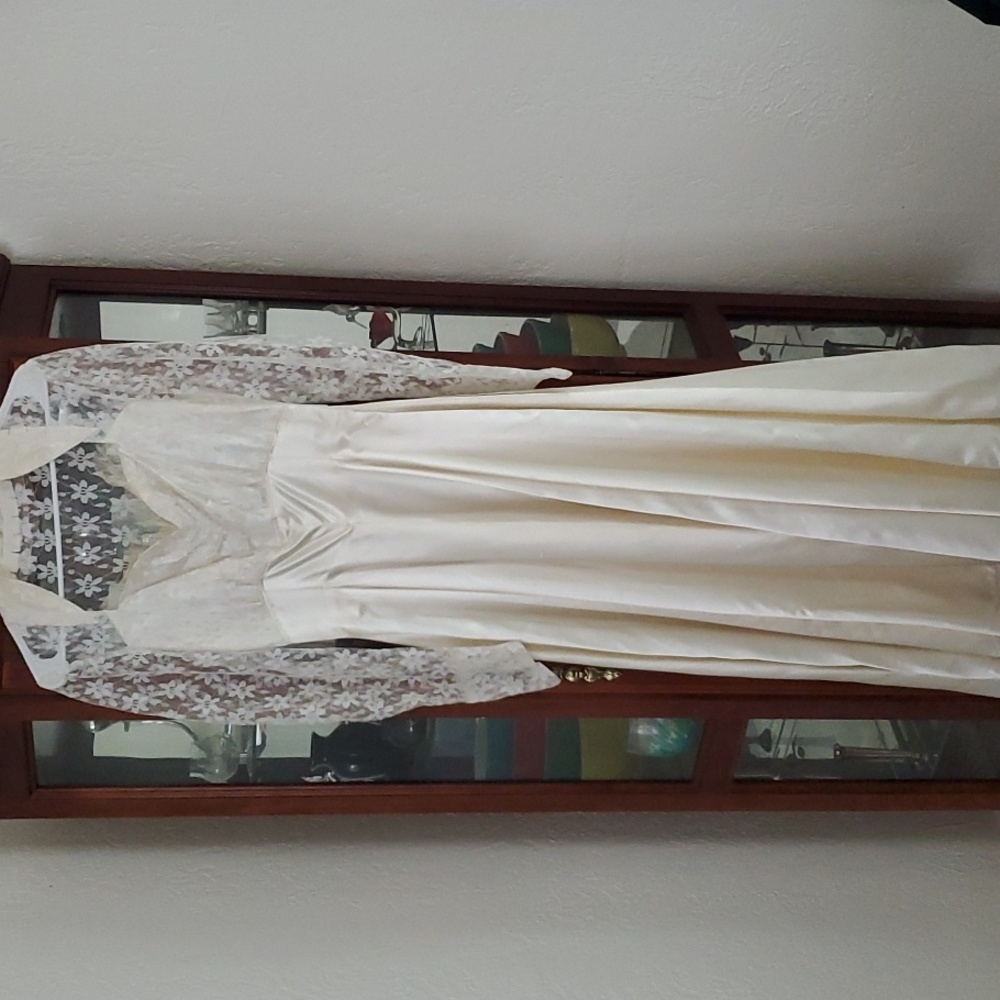 Vintage wedding dress